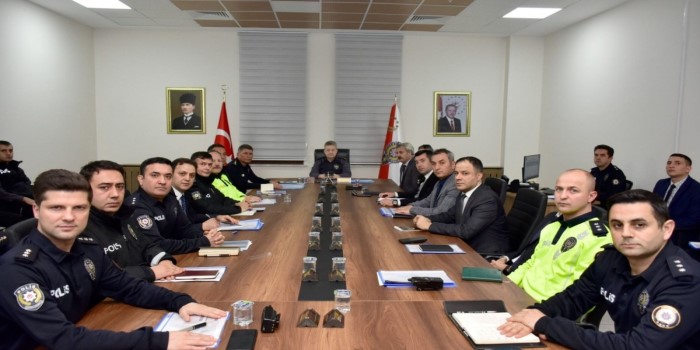 Emniyette aylık değerlendirme toplantısı yapıldı